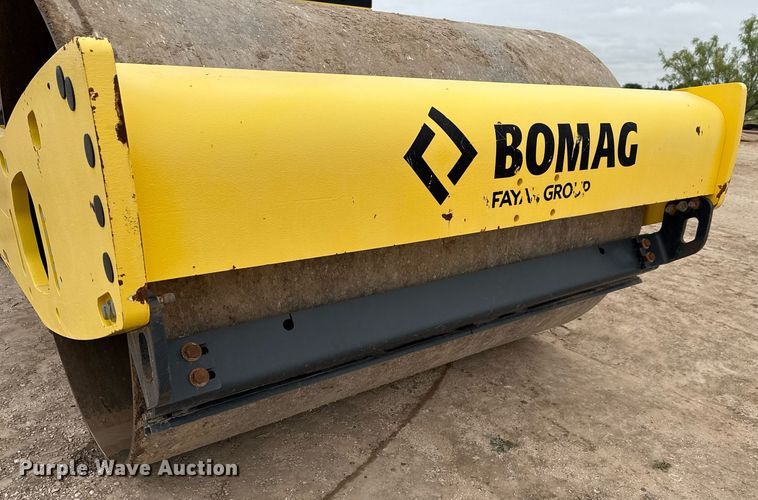 image for item ED5677 2017 Bomag BW211 DH-5 single drum vibratory roller