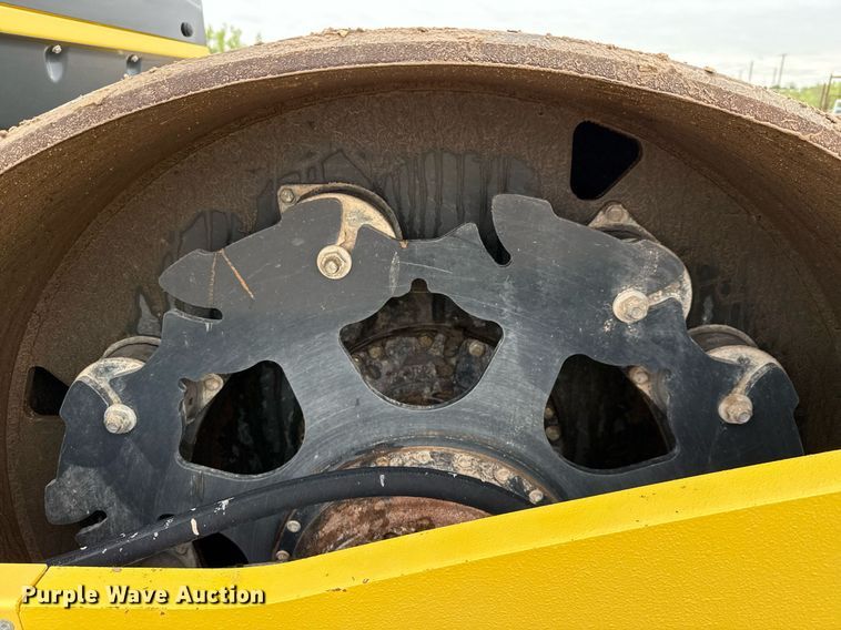 image for item ED5677 2017 Bomag BW211 DH-5 single drum vibratory roller