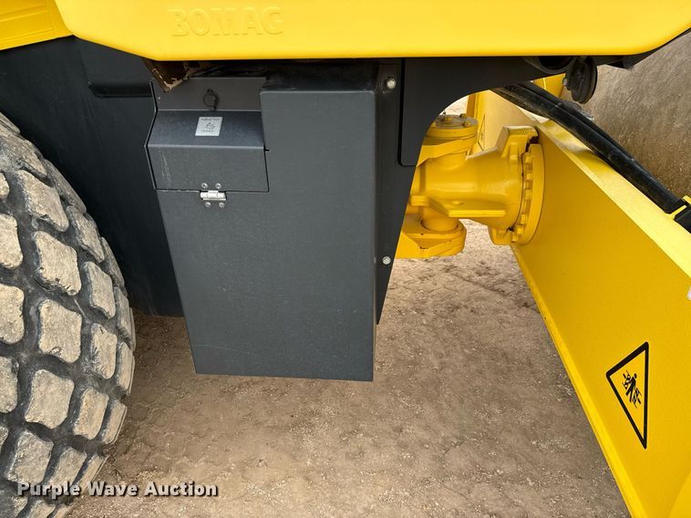 image for item ED5677 2017 Bomag BW211 DH-5 single drum vibratory roller