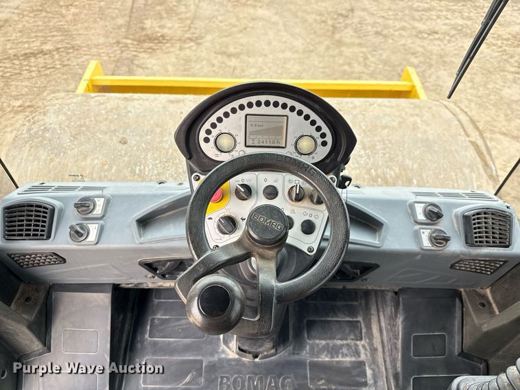 image for item ED5677 2017 Bomag BW211 DH-5 single drum vibratory roller