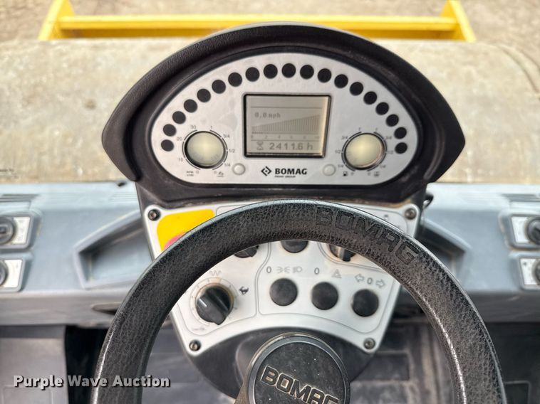 image for item ED5677 2017 Bomag BW211 DH-5 single drum vibratory roller
