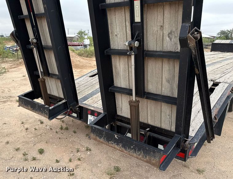 image for item ED5679 2014 Kaufman drop deck equipment trailer