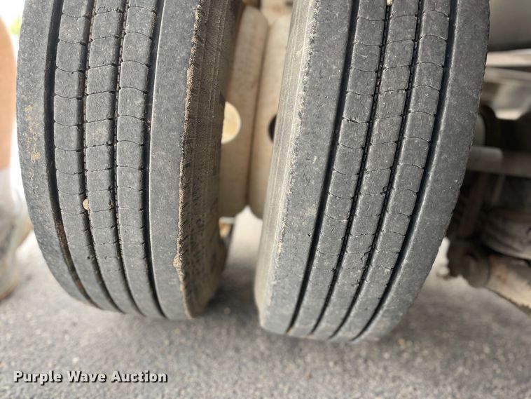 image for item ED5679 2014 Kaufman drop deck equipment trailer