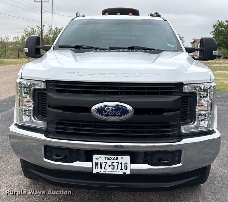 image for item ED5681 2019 Ford F350 Super Duty XL Crew Cab utility bed pickup truck