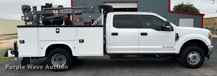 image for item ED5681 2019 Ford F350 Super Duty XL Crew Cab utility bed pickup truck
