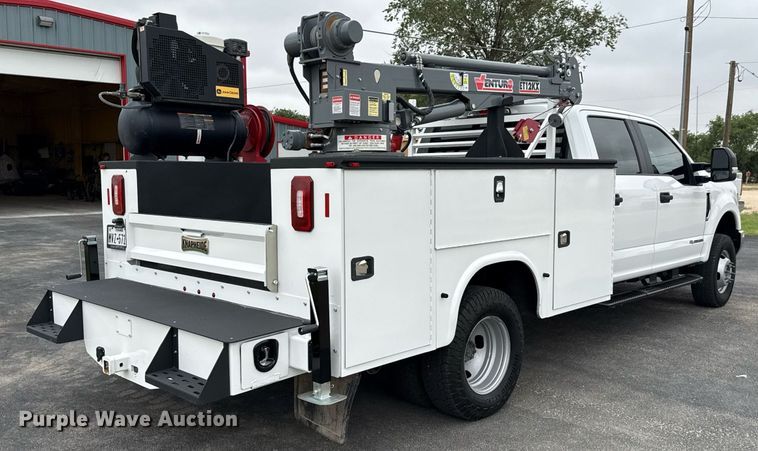 image for item ED5681 2019 Ford F350 Super Duty XL Crew Cab utility bed pickup truck