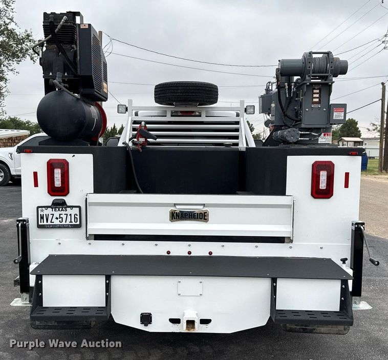 image for item ED5681 2019 Ford F350 Super Duty XL Crew Cab utility bed pickup truck