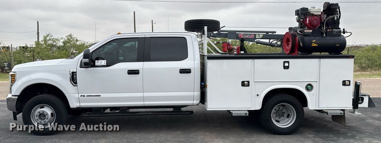 image for item ED5681 2019 Ford F350 Super Duty XL Crew Cab utility bed pickup truck