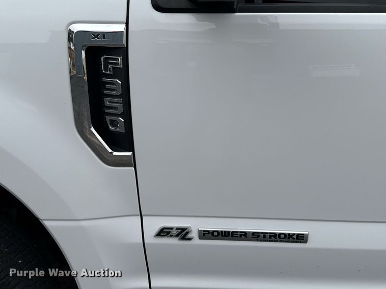 image for item ED5681 2019 Ford F350 Super Duty XL Crew Cab utility bed pickup truck