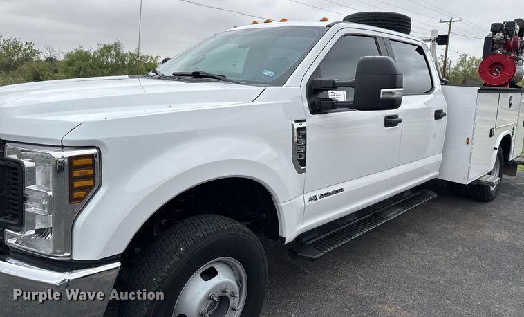 image for item ED5681 2019 Ford F350 Super Duty XL Crew Cab utility bed pickup truck