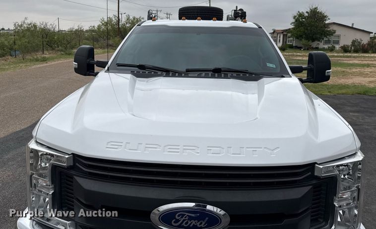 image for item ED5681 2019 Ford F350 Super Duty XL Crew Cab utility bed pickup truck