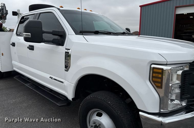 image for item ED5681 2019 Ford F350 Super Duty XL Crew Cab utility bed pickup truck