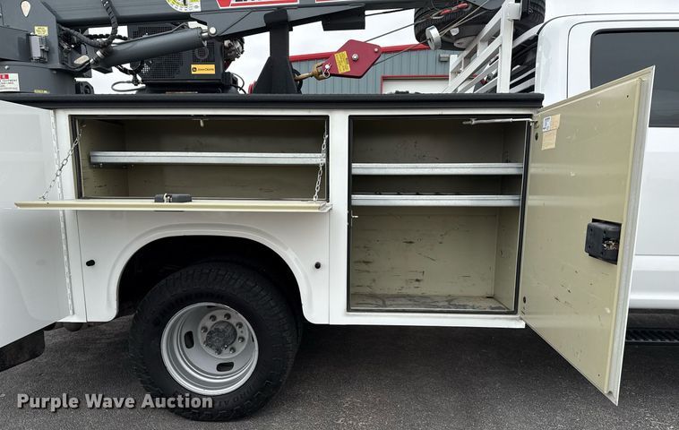 image for item ED5681 2019 Ford F350 Super Duty XL Crew Cab utility bed pickup truck