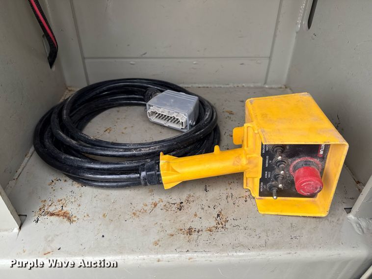 image for item ED5681 2019 Ford F350 Super Duty XL Crew Cab utility bed pickup truck