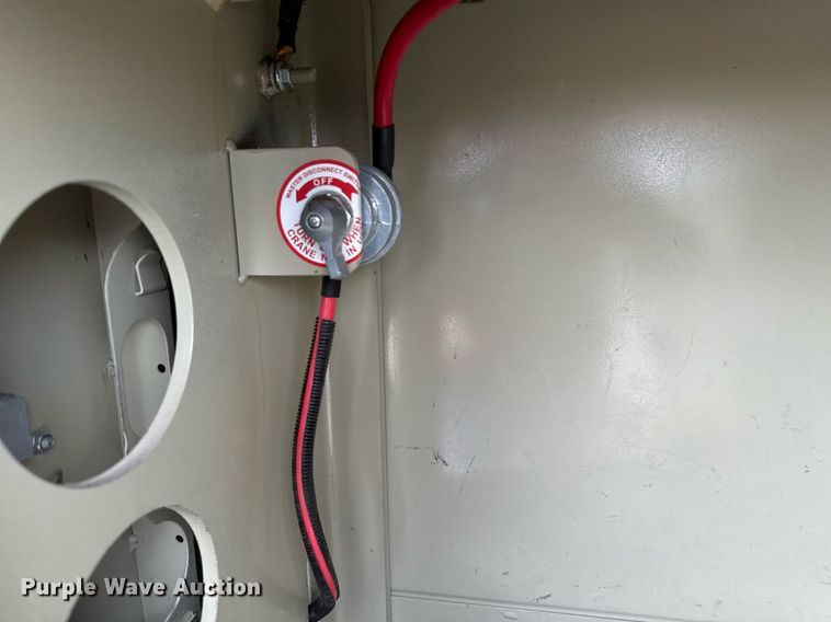 image for item ED5681 2019 Ford F350 Super Duty XL Crew Cab utility bed pickup truck