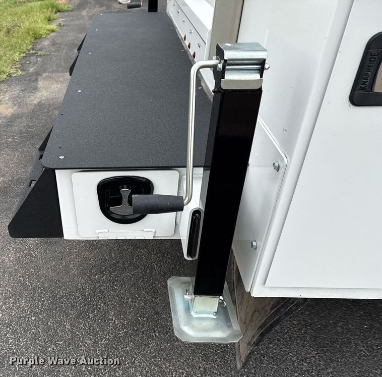 image for item ED5681 2019 Ford F350 Super Duty XL Crew Cab utility bed pickup truck