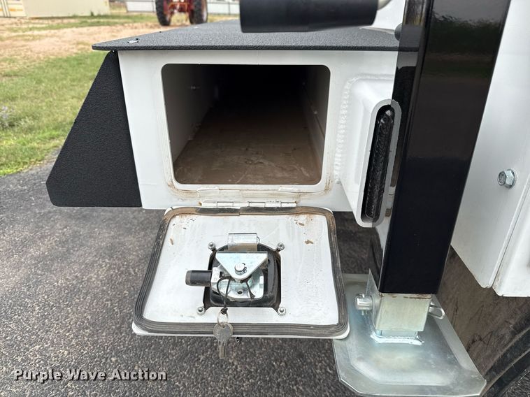 image for item ED5681 2019 Ford F350 Super Duty XL Crew Cab utility bed pickup truck