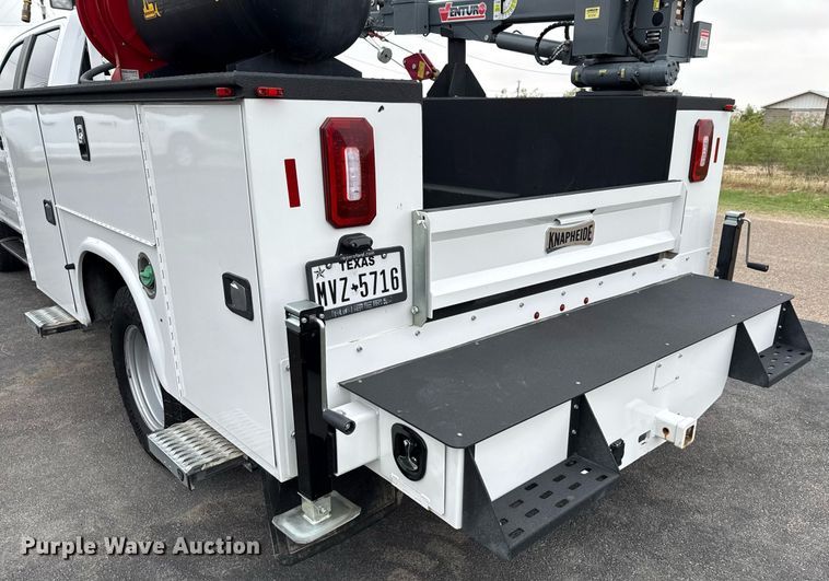 image for item ED5681 2019 Ford F350 Super Duty XL Crew Cab utility bed pickup truck