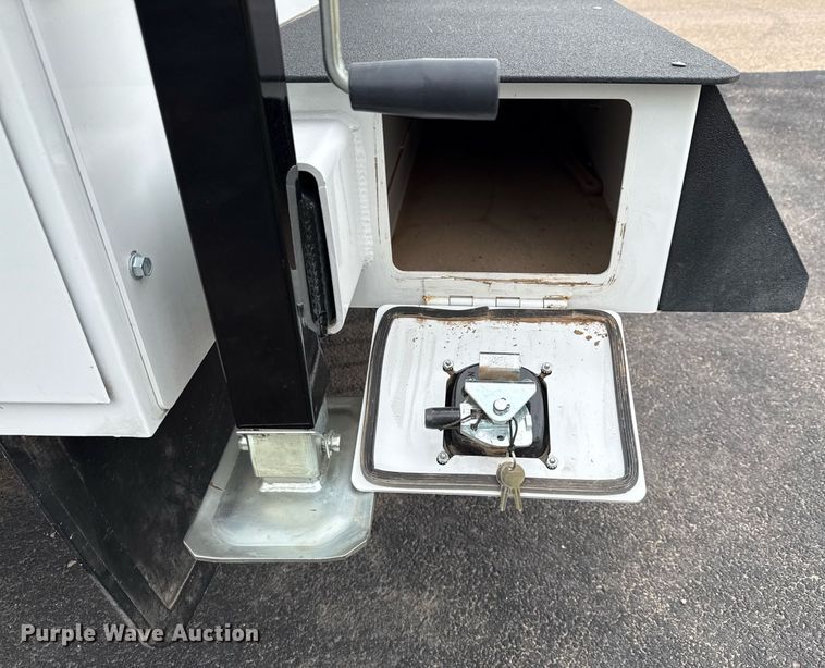 image for item ED5681 2019 Ford F350 Super Duty XL Crew Cab utility bed pickup truck