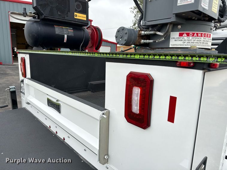 image for item ED5681 2019 Ford F350 Super Duty XL Crew Cab utility bed pickup truck