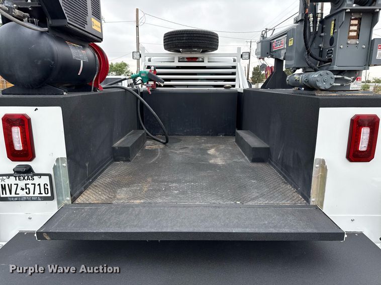 image for item ED5681 2019 Ford F350 Super Duty XL Crew Cab utility bed pickup truck