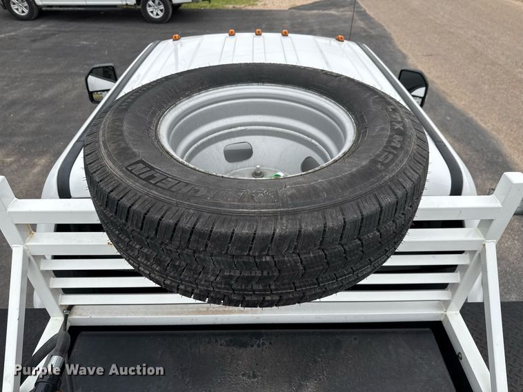 image for item ED5681 2019 Ford F350 Super Duty XL Crew Cab utility bed pickup truck