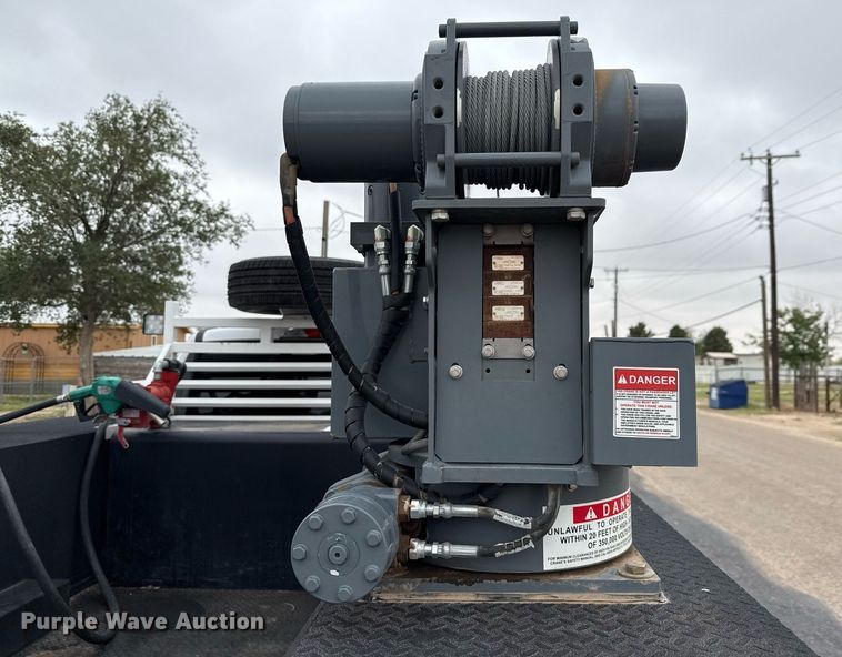 image for item ED5681 2019 Ford F350 Super Duty XL Crew Cab utility bed pickup truck