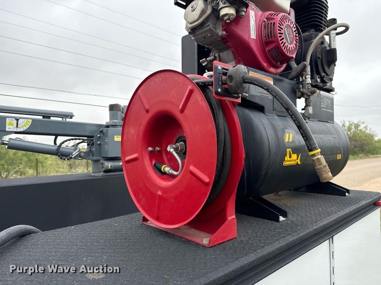 image for item ED5681 2019 Ford F350 Super Duty XL Crew Cab utility bed pickup truck