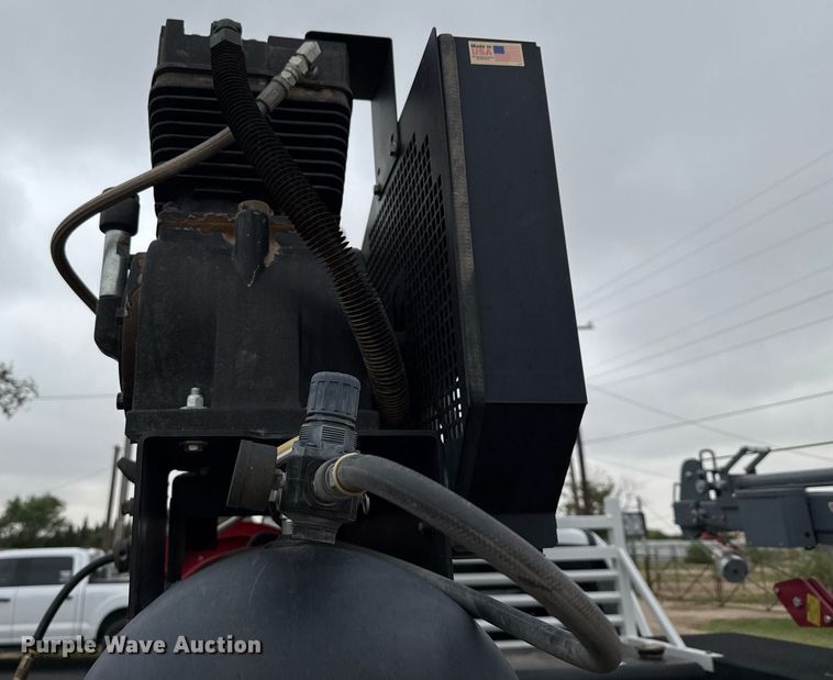 image for item ED5681 2019 Ford F350 Super Duty XL Crew Cab utility bed pickup truck