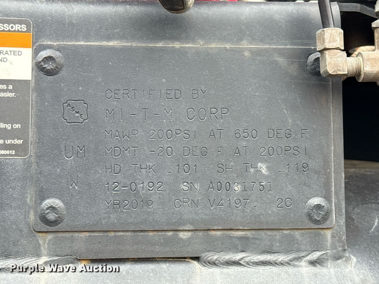 image for item ED5681 2019 Ford F350 Super Duty XL Crew Cab utility bed pickup truck