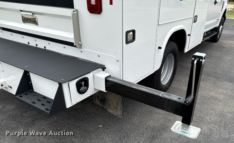 image for item ED5681 2019 Ford F350 Super Duty XL Crew Cab utility bed pickup truck