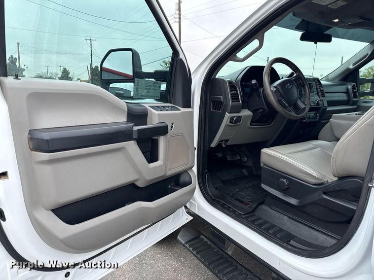 image for item ED5681 2019 Ford F350 Super Duty XL Crew Cab utility bed pickup truck