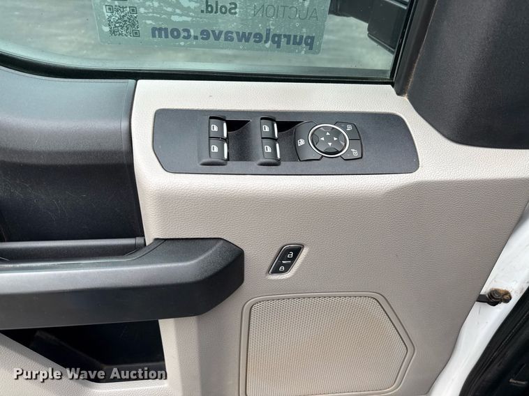 image for item ED5681 2019 Ford F350 Super Duty XL Crew Cab utility bed pickup truck