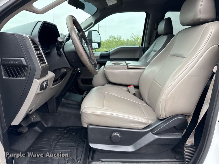 image for item ED5681 2019 Ford F350 Super Duty XL Crew Cab utility bed pickup truck