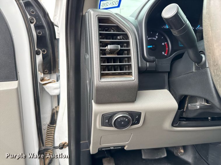 image for item ED5681 2019 Ford F350 Super Duty XL Crew Cab utility bed pickup truck