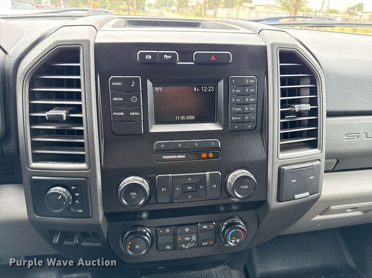 image for item ED5681 2019 Ford F350 Super Duty XL Crew Cab utility bed pickup truck