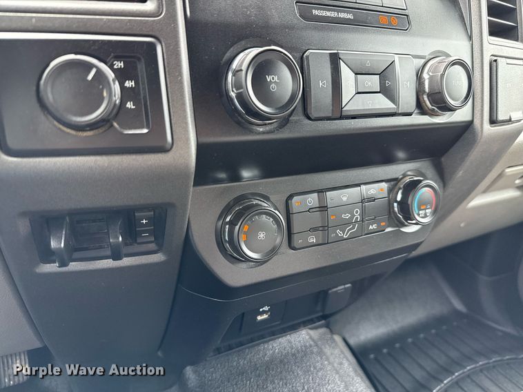 image for item ED5681 2019 Ford F350 Super Duty XL Crew Cab utility bed pickup truck