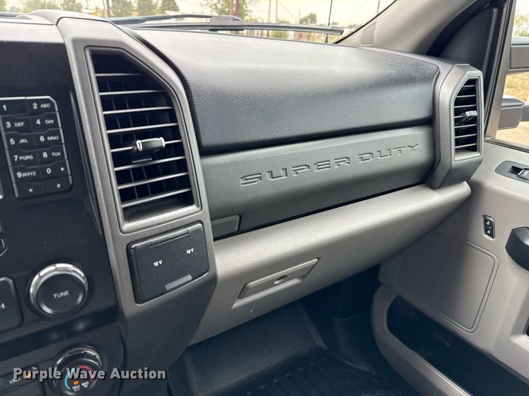 image for item ED5681 2019 Ford F350 Super Duty XL Crew Cab utility bed pickup truck