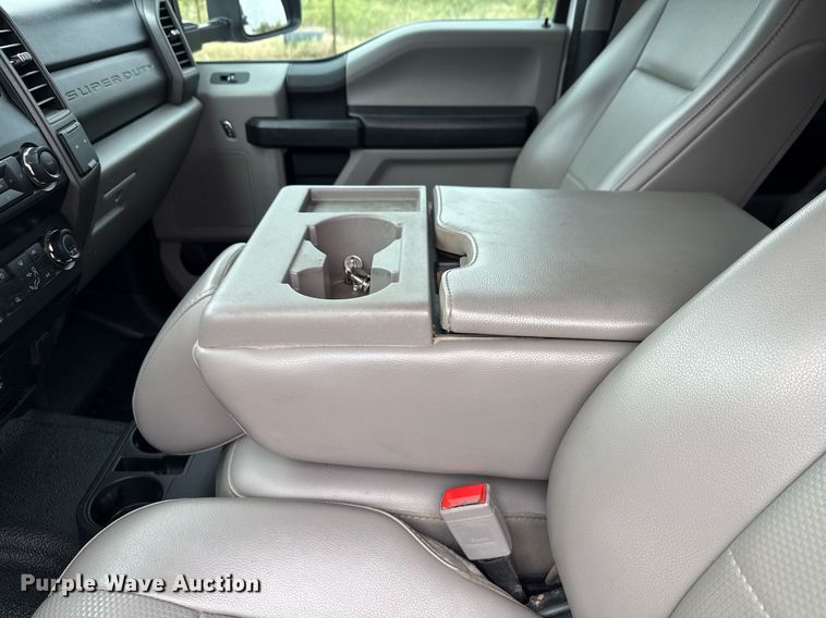 image for item ED5681 2019 Ford F350 Super Duty XL Crew Cab utility bed pickup truck