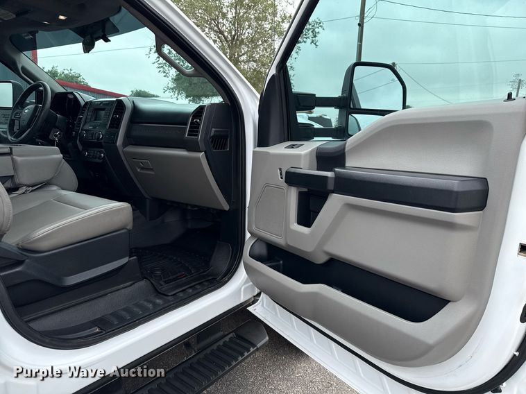 image for item ED5681 2019 Ford F350 Super Duty XL Crew Cab utility bed pickup truck