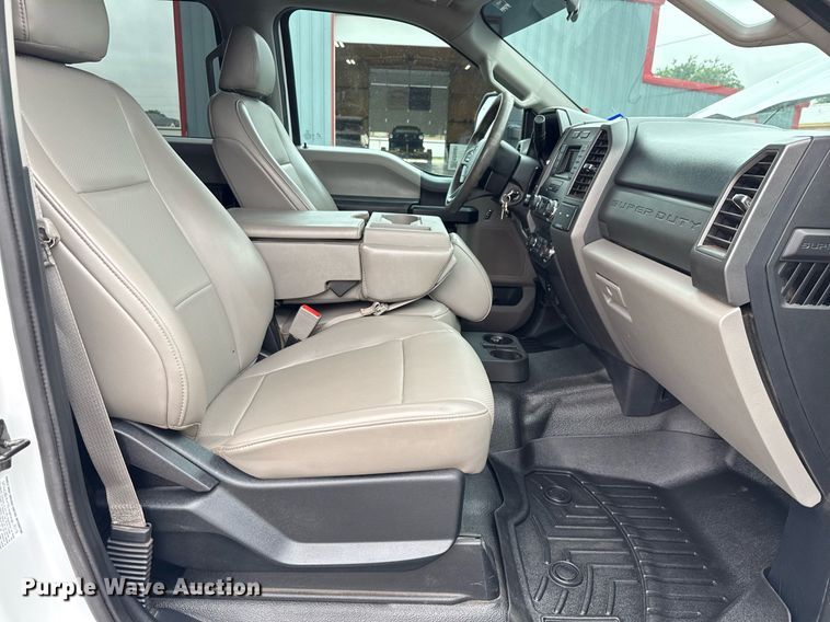 image for item ED5681 2019 Ford F350 Super Duty XL Crew Cab utility bed pickup truck