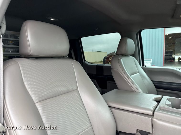 image for item ED5681 2019 Ford F350 Super Duty XL Crew Cab utility bed pickup truck