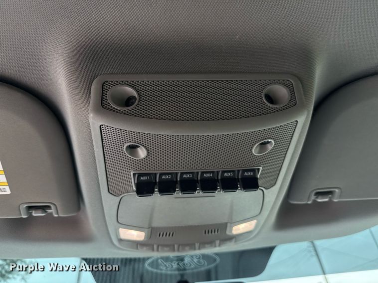 image for item ED5681 2019 Ford F350 Super Duty XL Crew Cab utility bed pickup truck