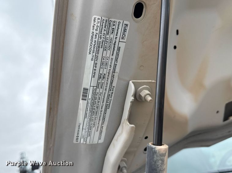 image for item ED5681 2019 Ford F350 Super Duty XL Crew Cab utility bed pickup truck