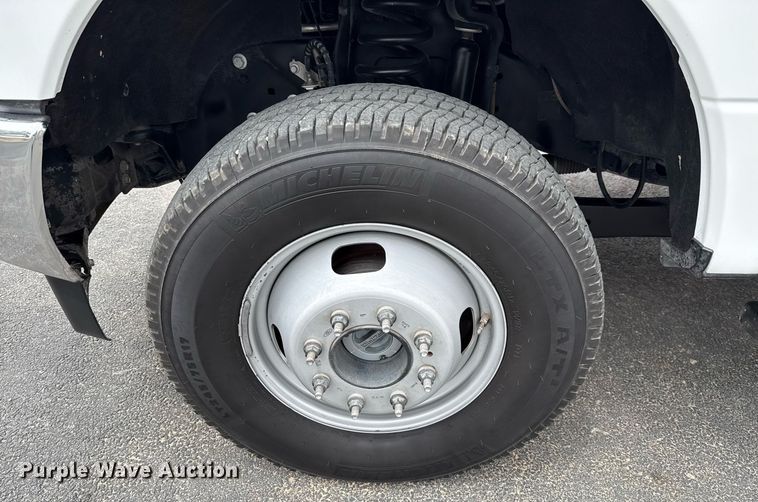 image for item ED5681 2019 Ford F350 Super Duty XL Crew Cab utility bed pickup truck