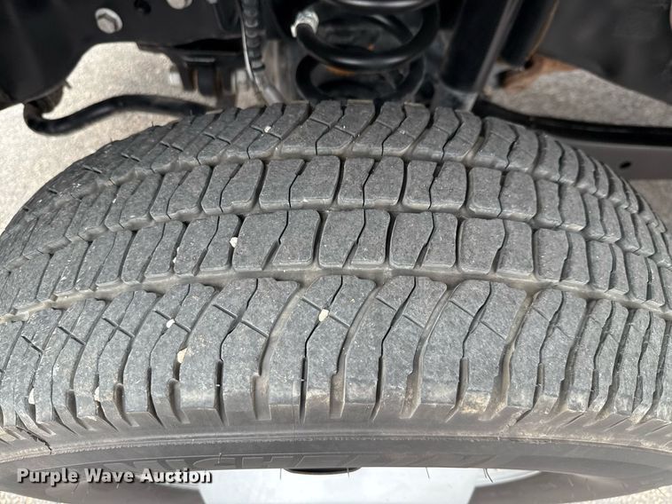 image for item ED5681 2019 Ford F350 Super Duty XL Crew Cab utility bed pickup truck