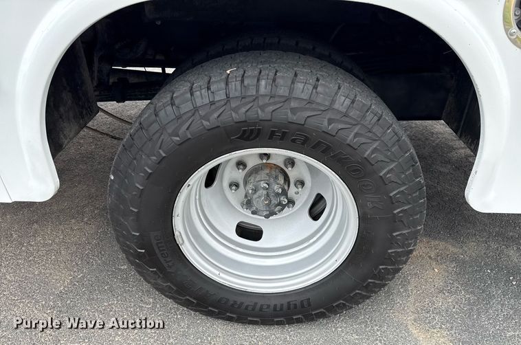 image for item ED5681 2019 Ford F350 Super Duty XL Crew Cab utility bed pickup truck