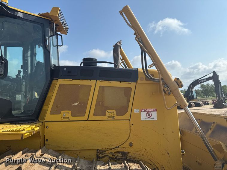 image for item ED5715 2019 Komatsu D65EX-18 dozer