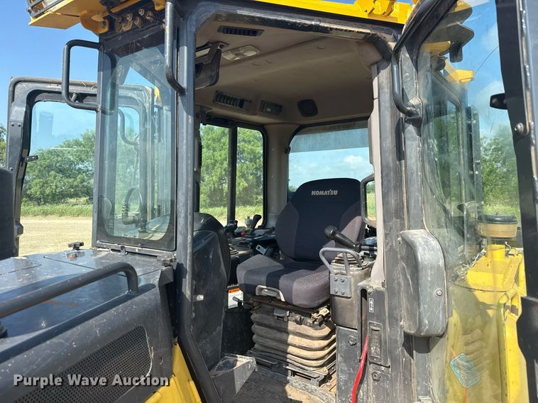 image for item ED5715 2019 Komatsu D65EX-18 dozer