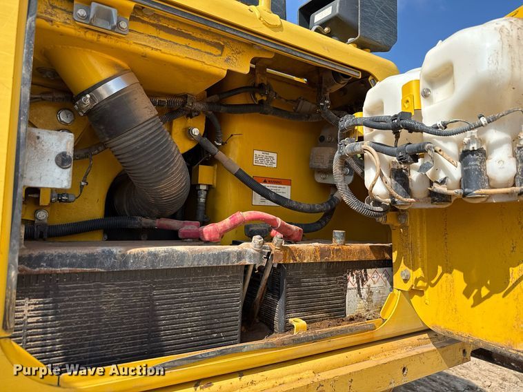 image for item ED5715 2019 Komatsu D65EX-18 dozer